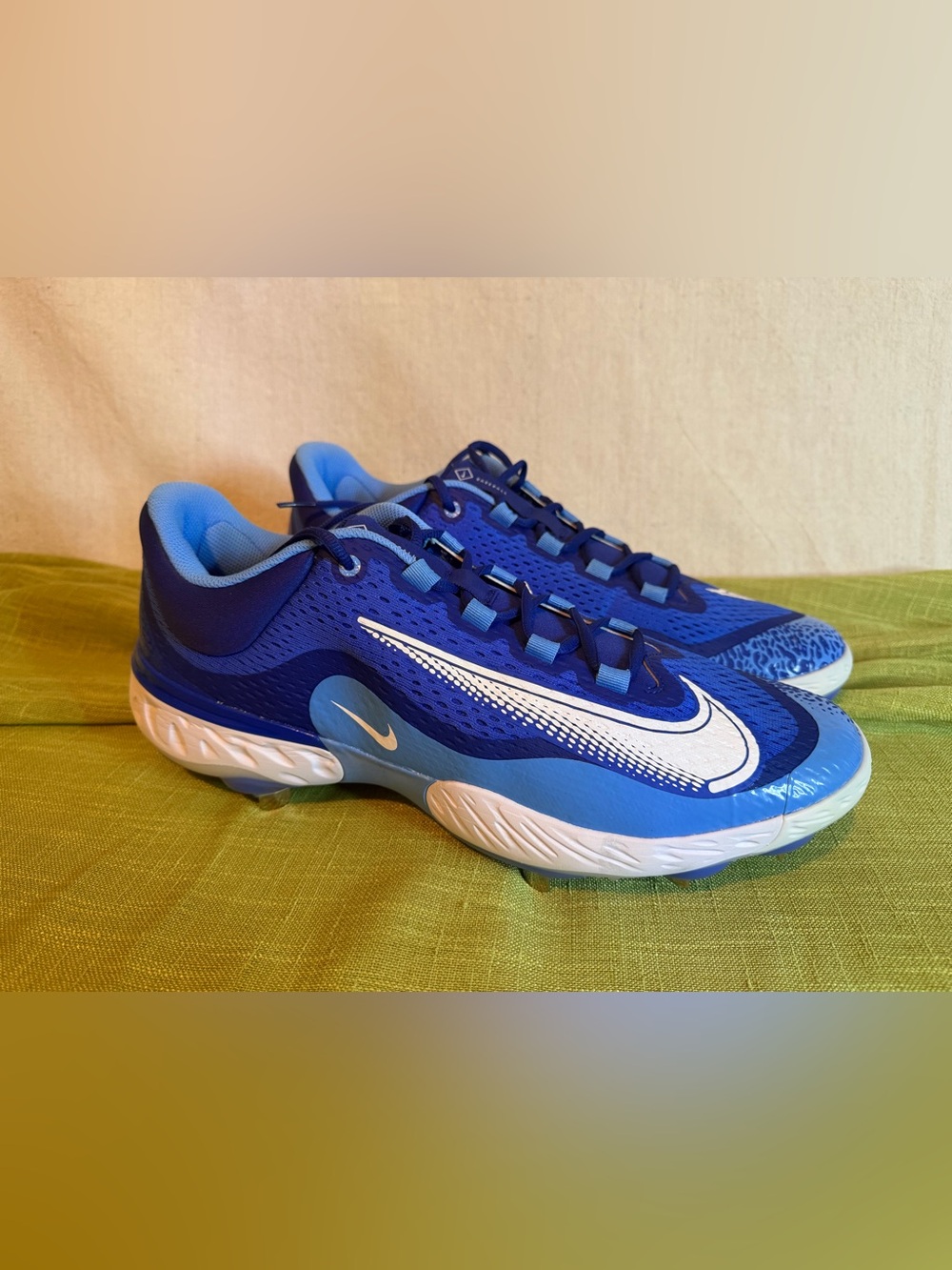 NEW Nike Alpha Huarache Elite 4 Low Metal Baseball Cleats Hyper Royal White